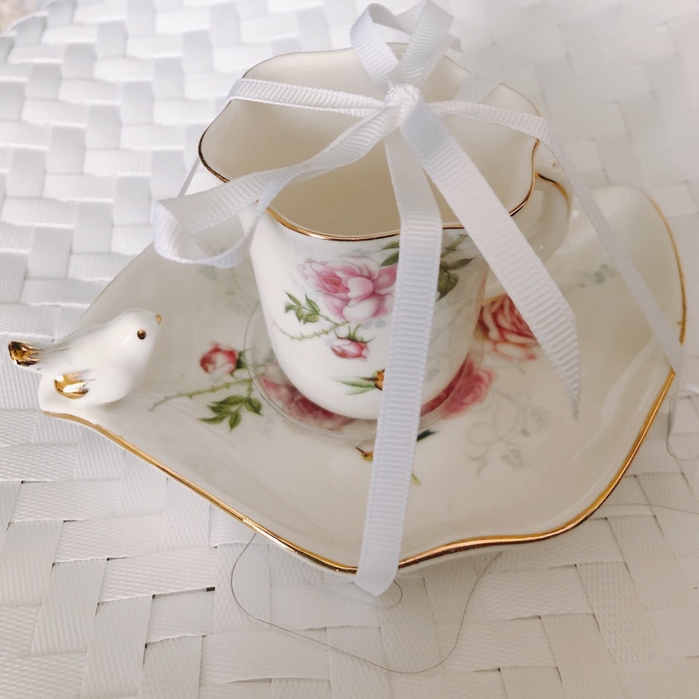 Set of 2 Tea Cups & Saucers
